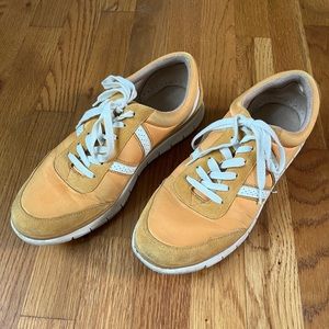 Vionic Women’s Satin Nana Sneaker (Yellow), size 11